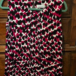 Calvin Klein women’s suiting - Pleated Front Crew Neck Sleeveless Top